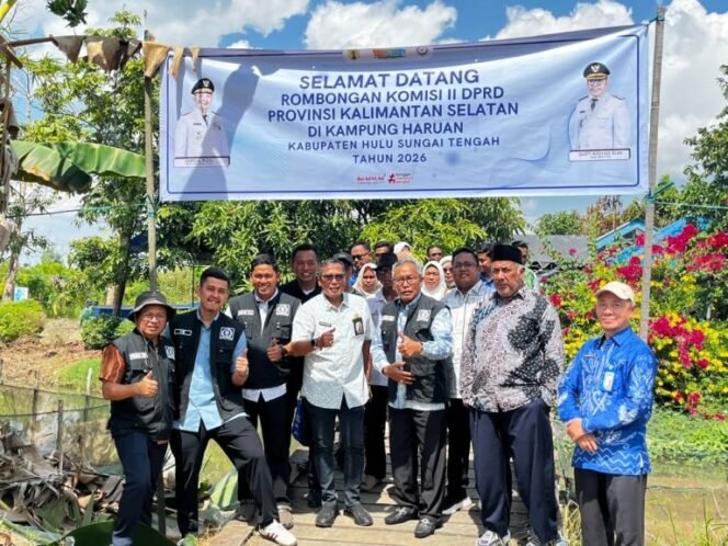 
 Kampanyekan Gemar Makan Ikan, Dislautkan Kalsel & Komisi II DPRD Tinjau Budidaya Haruan di HST