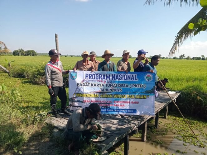 
 Lewat PKTD, Warga Desa Rumpiang Beruntung Baru Gotong Royong Bersihkan Sungai & Jalan Desa