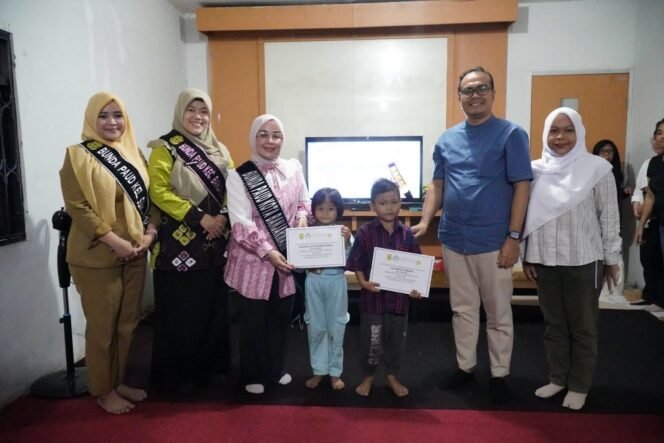
 Berkolaborasi dengan Dunia Usaha & Yayasan Sosial, Bunda PAUD Banjarmasin Salurkan Bantuan Pendidikan