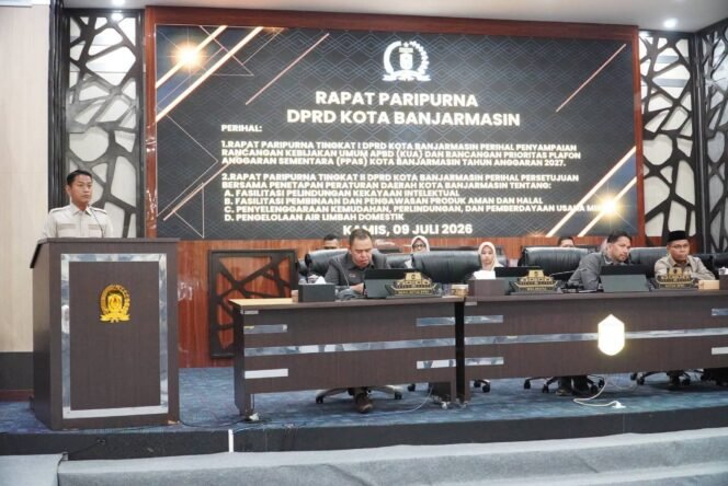 
 Hadiri Rapat Paripurna DPRD Banjarmasin, Wali Kota Sampaikan KUA-PPAS 2027