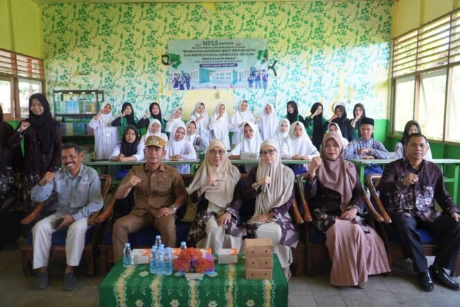 
 Kunjungi SMK Farmasi Mandiri Banjarmasin, Wali Kota Banjarmasin Buka Masa Pengenalan Lingkungan Sekolah