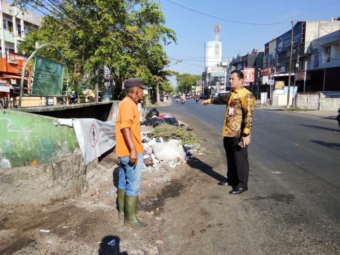 
 Tindaklanjuti Arahan Wali Kota Banjarmasin, Sekda Pastikan Kebersihan TPS & Imbau Warga Buang Sampah Sesuai Jadwal