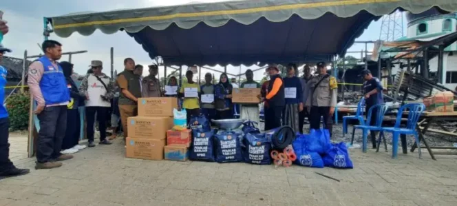 
 Kebakaran Landa Desa Pingaran Ilir, BPBD Banjar Gerak Cepat Salurkan Bantuan bagi Korban