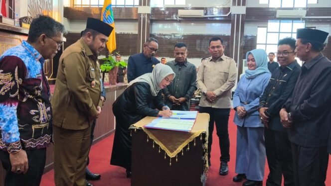
 DPRD Kotabaru Sahkan Dua Raperda dalam Rapat Paripurna Masa Persidangan III