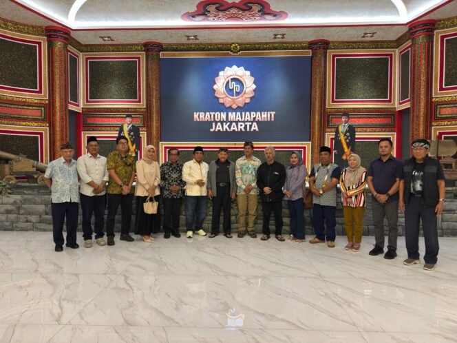 
 Silaturahmi Kebangsaan di Kraton Majapahit, Hendropriyono Ajak Gus Nafik & Sultan Banjar Menyelami Sejarah Nusantara