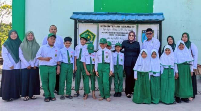 
 Hari Pertama Masuk Sekolah, Anggota Komisi IV DPRD Banjar Pastikan Program MBG Berjalan Optimal