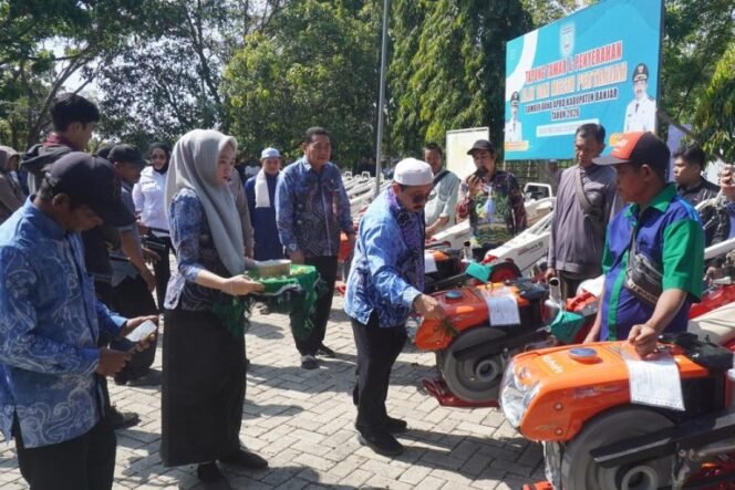 
 Percepat Modernisasi Pertanian, Pemkab Banjar Bagikan Alsintan untuk 27 Desa di 11 Kecamatan