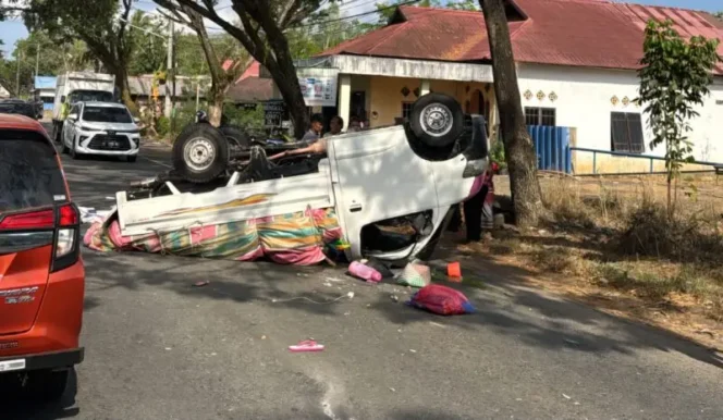 
 Satu Orang Meninggal Dunia dalam Kecelakaan Mobil Pikap di Simpang Empat