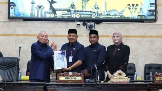 
 Gubernur Kalsel Sampaikan Rancangan KUPA-PPAS Perubahan APBD 2026