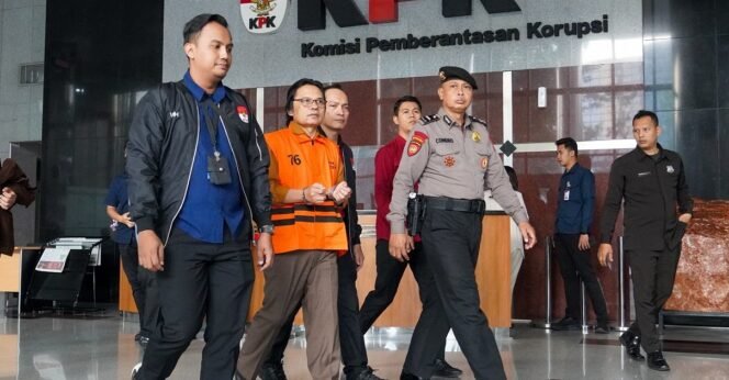 
 Terkait Dugaan Gratifikasi Rp30 Miliar, KPK RI Tahan Eks Sekjen MPR