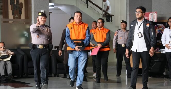 
 KPK Ungkap Dugaan Suap Jabatan Sekda Kuansing, Sita Dua Mobil Mewah