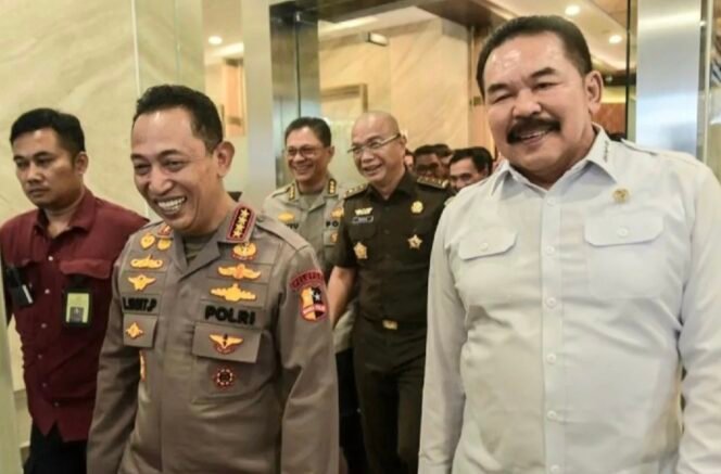 
 Kapolri Temui Jaksa Agung, Sepakat Perkuat Sinergi Penegakan Hukum