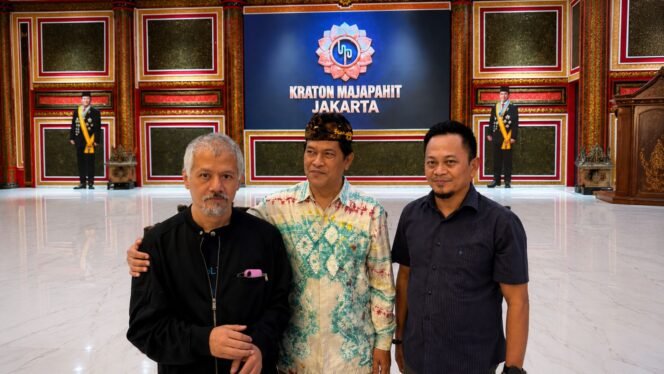 
 Gus Nafik (Jaket Hitam)