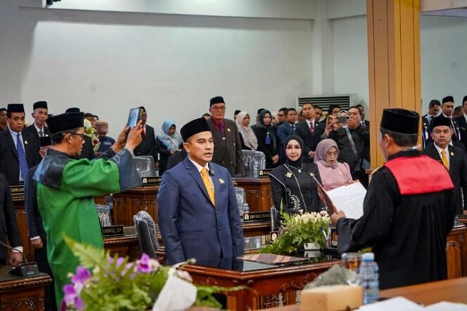 
 Haji Iyal Resmi Pimpin DPRD Banjarbaru, Perkuat Kolaborasi dengan Pemko Jadi Prioritas