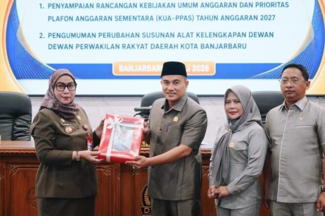 
 Wali Kota Sampaikan Rancangan KUA-PPAS 2027 & Perubahan AKD dalam Rapat Paripurna DPRD Banjarbaru