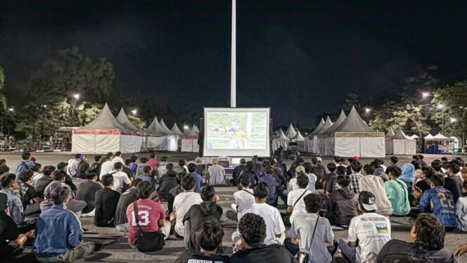 
 Tingkatkan Penjualan UMKM, Warga Banjarbaru Antusias Nobar Piala Dunia di Lapangan Dr. Murdjani