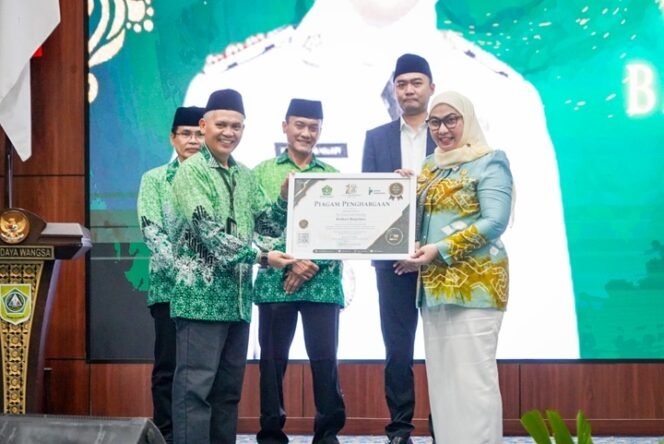 
 Perkuat Madrasah & Tingkatkan Kesejahteraan Guru, Wali Kota Banjarbaru Sabet Penghargaan Nasional PGM Award 2026