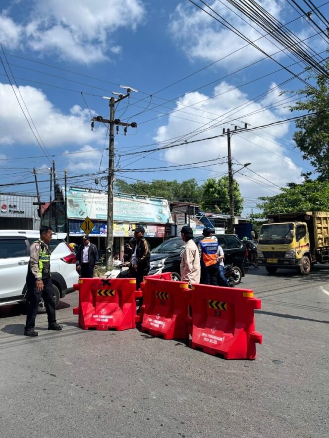 
 Jalan Amblas di Sungai Lulut, Dishub Kalsel Siapkan Rekayasa Lalu Lintas Usai Penutupan Jalan