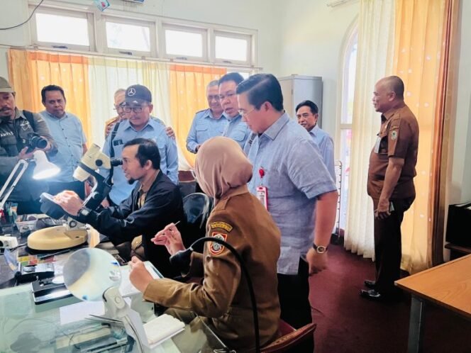 
 Jadi Penggerak Ekonomi Daerah, Pemprov Kalsel Dorong Penguatan Industri Batu Mulia & Intan
