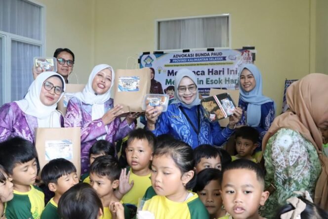 
 Disbunnak Kalsel Peringati Hari Anak Nasional 2026, Bagikan 231 Paket Makanan Bergizi untuk Anak