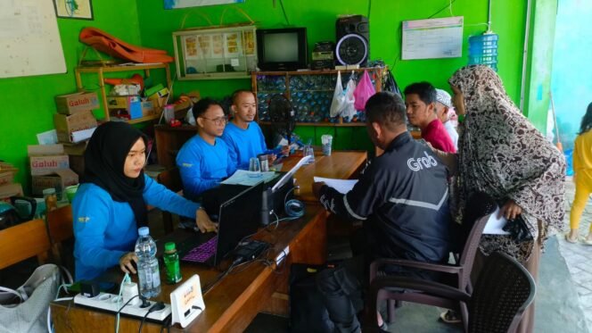 
 Dekatkan Pelayanan kepada Masyarakat, Disdukcapil Banjar Hadirkan Pelita Desa di Kelurahan Mandarsari