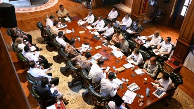 
 Dukung Sektor Perikanan Tanpa Bebani APBN, Presiden Instruksikan Harga Khusus BBM untuk Kapal Nelayan