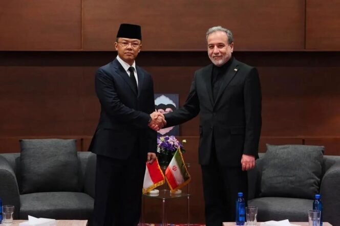 
 Hadiri Pemakaman Pemimpin Tertinggi Iran, Menlu RI Tegaskan Komitmen Perkuat Hubungan Bilateral dengan Iran