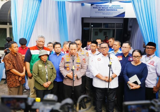 
 Siap Jadi Jembatan Aspirasi Buruh, Kapolri Dukung Dialog Penyusunan RUU Ketenagakerjaan
