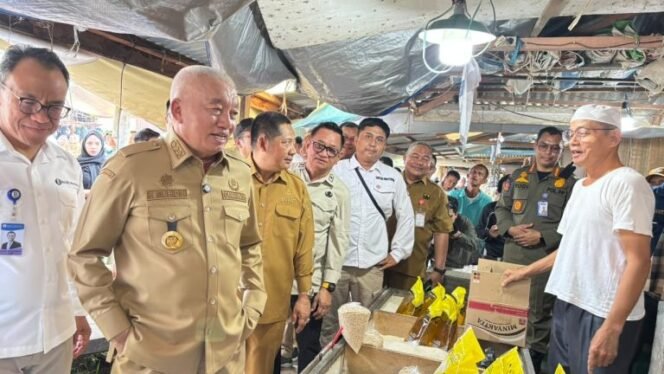 
 Gubernur Kalsel Tinjau Pasar Tradisional HST, Harga Sejumlah Komoditas Bahan Pokok Naik Jelang Maulid