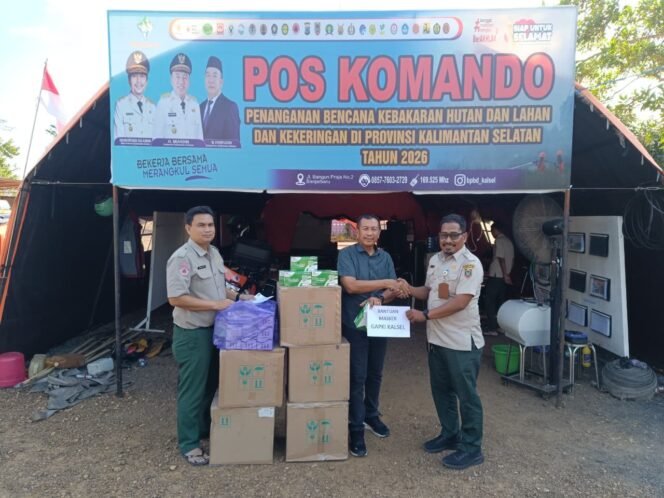 
 Siapkan Tim Damkar Hadapi Karhutla, GAPKI Kalsel Salurkan 20 Ribu Masker