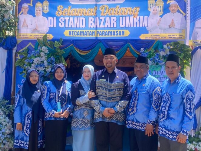 
 Sekda Banjar Apresiasi Stand Bazar Kecamatan Paramasan Hadirkan Produk Usaha Lokal