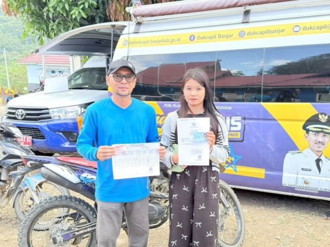 
 Warga Paramasan Antusias Ikuti Jempol Pelanduk Disdukcapil Banjar