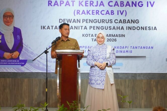 
 Buka Rakercab IV IWAPI Banjarmasin, Wali Kota Dorong Perempuan Tangguh Hadapi Tantangan Ekonomi Global