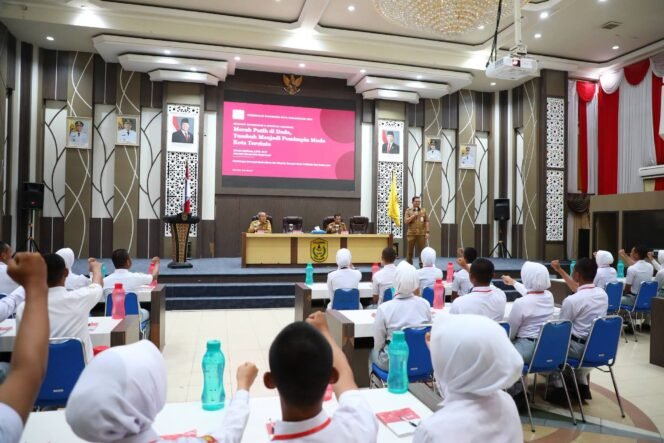 
 Sekda Banjarmasin Tekankan Makna Merah Putih & Pengabdian Tanpa Batas kepada Paskibraka 2026