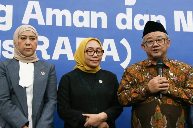 
 Terbitkan Aturan Sekolah Aman, Kemendikdasmen Batasi Gawai Siswa di Bawah 16 Tahun