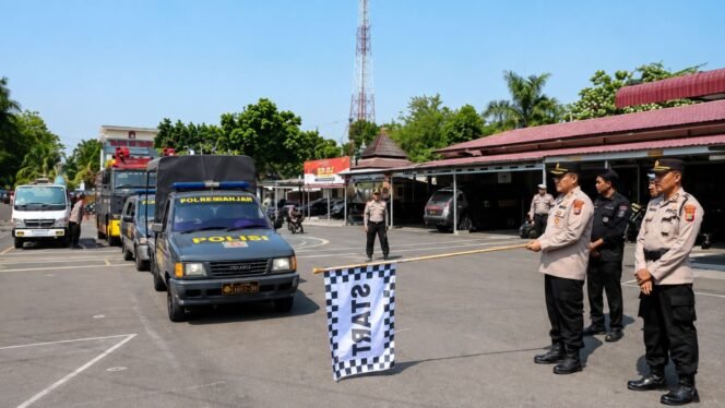 
 Polres Banjarbaru dan PTAM Intan Banjar Salurkan 15 Ribu Liter Air Bersih untuk Warga Terdampak Kemarau