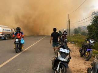 Karhutla di kawasan Pengayuan, Liang Anggang, Banjarbaru, Kalimantan Selatan, Jumat (21/8/2026) siang.Foto: Hadi Ricek.ID