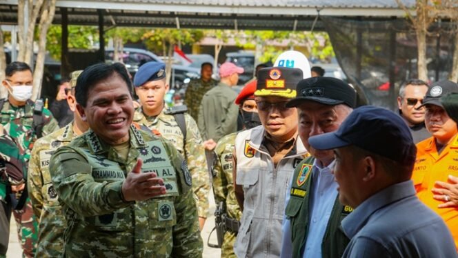 
 KSAL Muhammad Ali Apresiasi Sinergi Seluruh Aparat Saat Tinjau Karhutla Kalsel