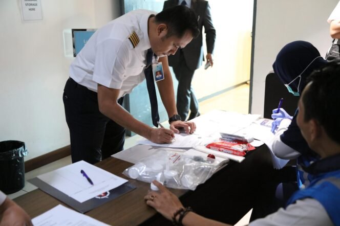 
 Perkuat Pengawasan Keselamatan Penerbangan, Kemenhub Gelar Tes Narkoba bagi Personel Penerbangan di Bandara Soekarno-Hatta