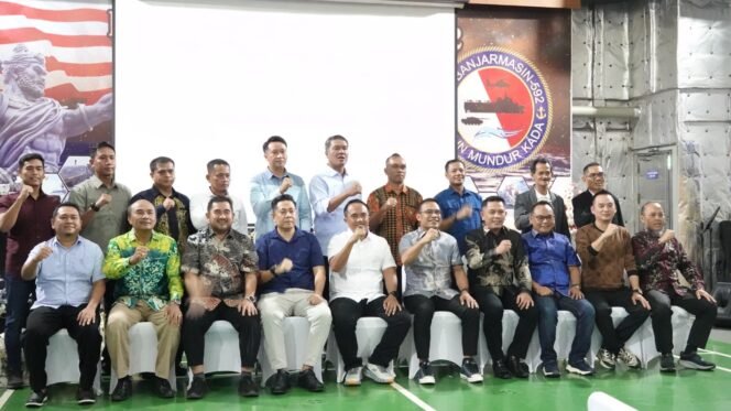 
 Pemkab Kotabaru Hadiri Malam Ramah Tamah Kunjungan KRI Banjarmasin-592