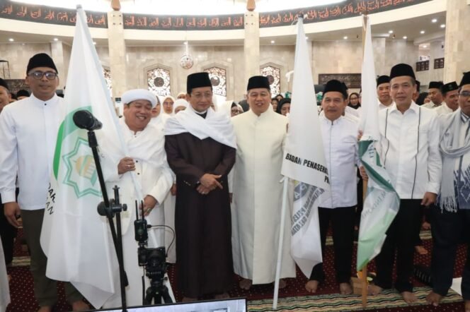 
 Menag RI Kukuhkan Pengurus BP4 Kalsel, Tambrin Dipercaya sebagai Ketua Dewan Pengurus