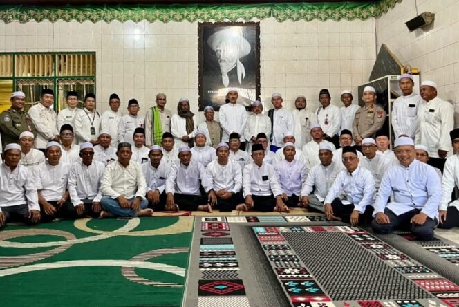 
 Peringati Hari Jadi ke-76, Bupati & Wakil Bupati Banjar Ziarah ke Makam Datuk Kalampayan