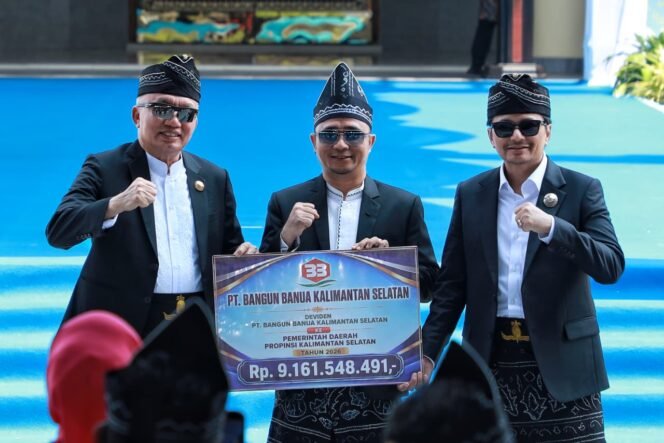 
 Gubernur Berikan Berbagai Penghargaan Hingga Terima Deviden PT Bangun Banua dalam Momentum Harjad Kalsel