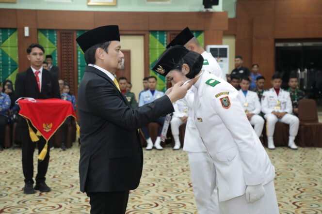 
 Tutup Pelatihan Paskibraka Kalsel 2026, Gubernur Titipkan Masa Depan Daerah, Bangsa & Negara