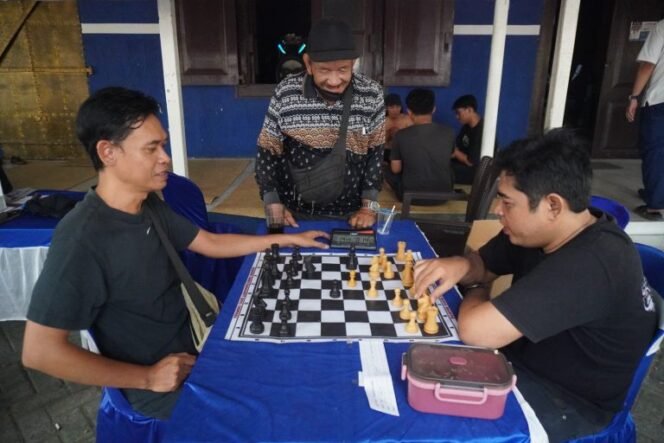 
 Wartawan Banjar-Banjarbaru Adu Strategi Catur & Domino dalam Lomba Kemerdekaan FJB