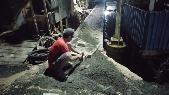 
 200 Warga Desa Tambak Baru Ilir Dapat Akses Jalan Lagi Karena Diperbaiki