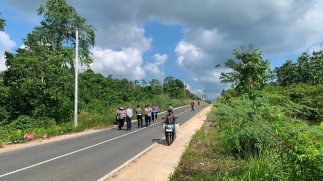 
 Perkuat Keselamatan di Ruas Jalan Banjarbaru–Batulicin, Dinas PUPR Kalsel Tambah Rambu hingga Perbaiki Geometrik Jalan