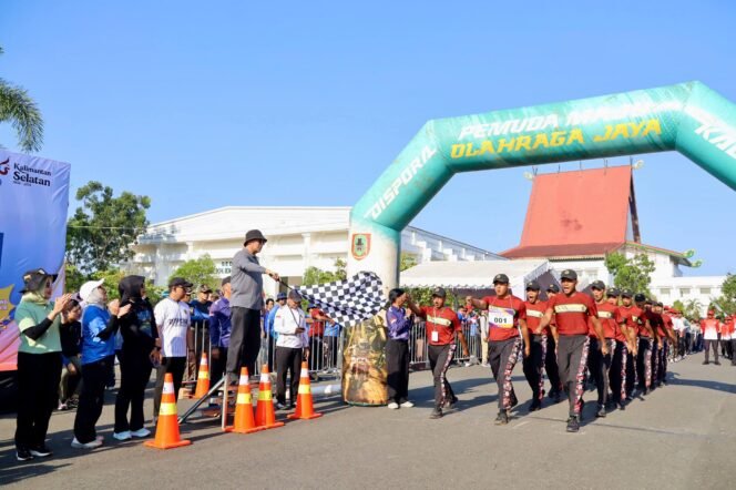 
 Makin Semarak, 31 SKPD & 8 Regu Dewasa Putra Berpartisipasi dalam Gerak Jalan HUT RI & Harjad Kalsel