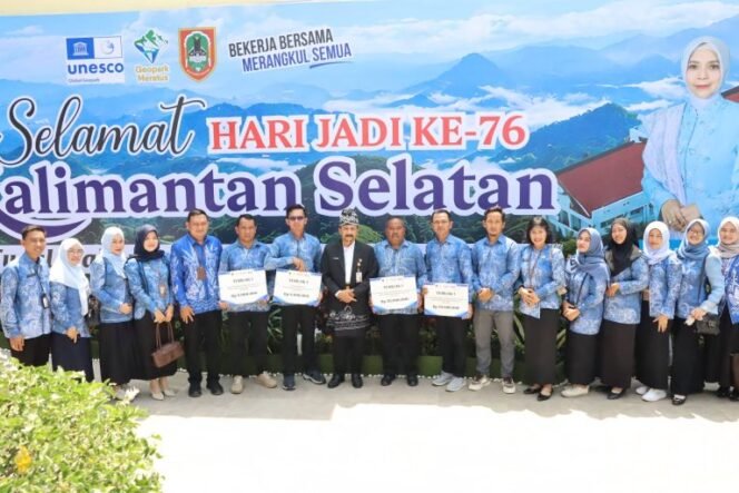 
 Gubernur Muhidin Apresiasi Petani & Penyuluh Berprestasi di Hari Jadi ke-76 Provinsi Kalsel