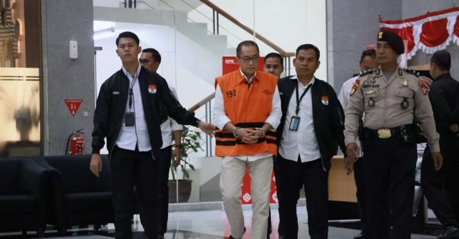 
 KPK Tahan Eks Pejabat Pajak Terduga Kasus Gratifikasi Rp20,7 Miliar